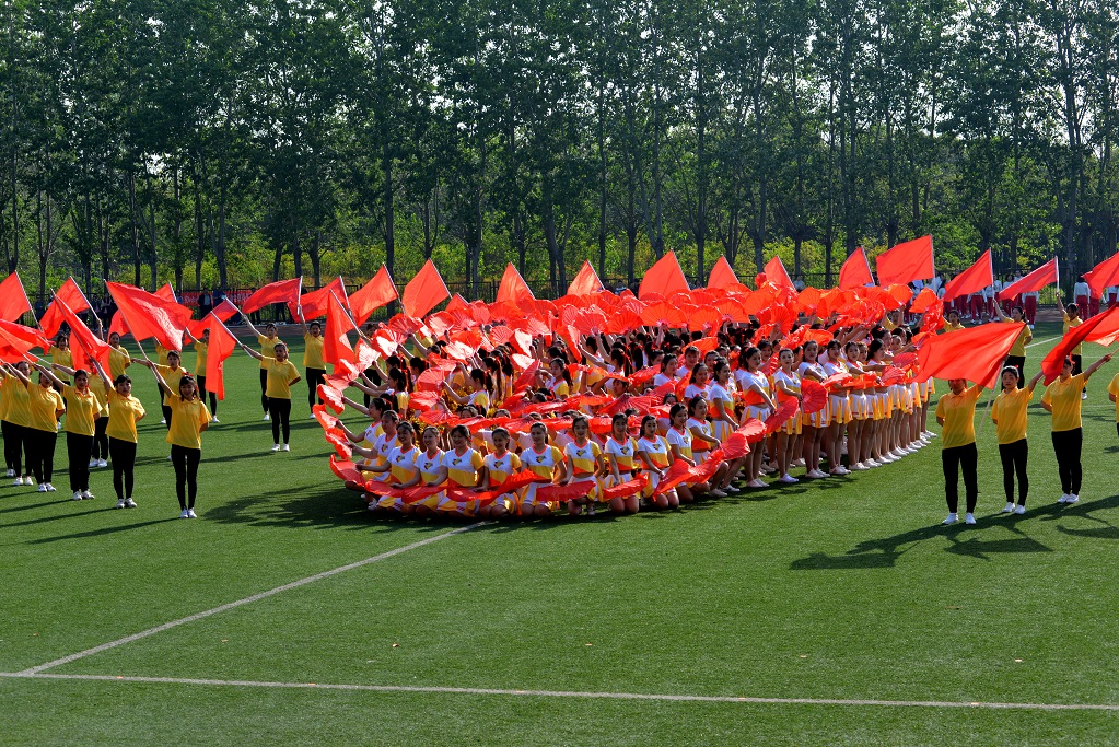 我校第十五届大学生田径运动会暨第五届教职工运动会隆重开幕