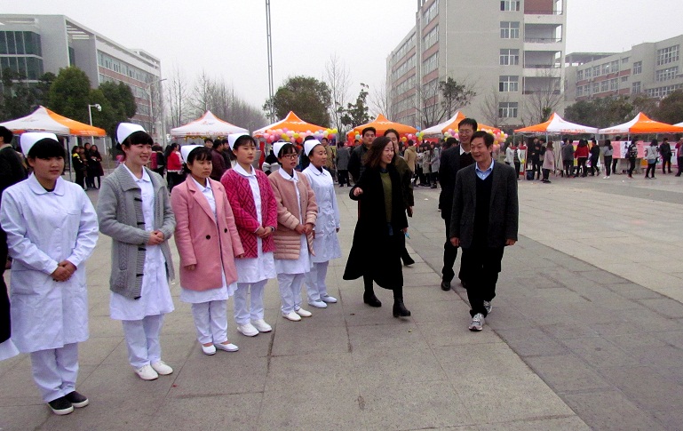 我校首届“女生节”系列活动丰富多彩